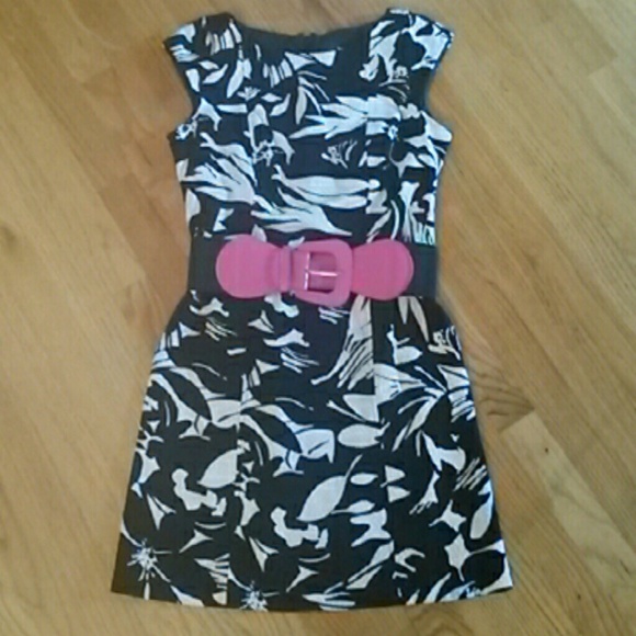 Robbie Bee Dresses & Skirts - Bold Print Black and White Petite Dress